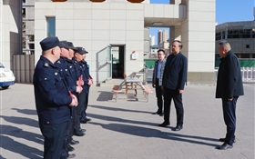 王宏帶隊(duì)開(kāi)展春節(jié)前校園安全檢查 看望慰問(wèn)一線在崗員工